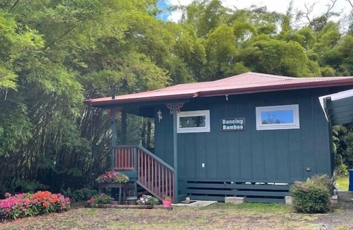Royal Hawaiian Estates Cabin | Dancing Bamboo Cottage - Your Cozy Getaway Near Volcanoes Nat'l Park
