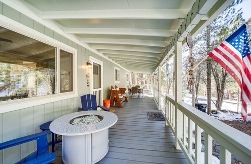 Munds Park Cabin | Deck & Fire Pit: Modern Munds Park Retreat!