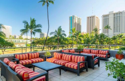 Waikiki Resort | DoubleTree by Hilton Alana - Waikiki Beach