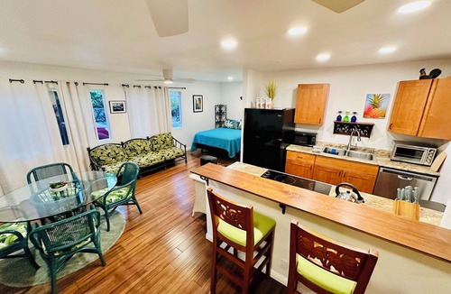 Historic Kailua Village House | Downtown Kailua Kona Inn