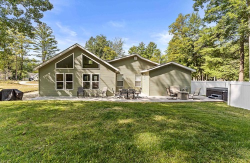 Kendall House | Dual Home: Lakefront, Big Yard, Hot Tub, Fire Pit