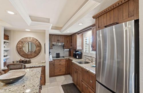 Park Shore House | E-231 - Deluxe Condo at Quiet End of Resort