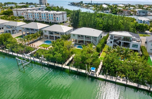 Marathon Villa | Emerald Oasis Deluxe Waterfront Gem, Heated Pool with Dock