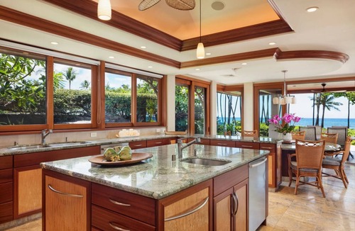 Kamuela Resort | Enjoy Pauoa Beach Club’s spa, gym, pool, and oceanfront privacy.