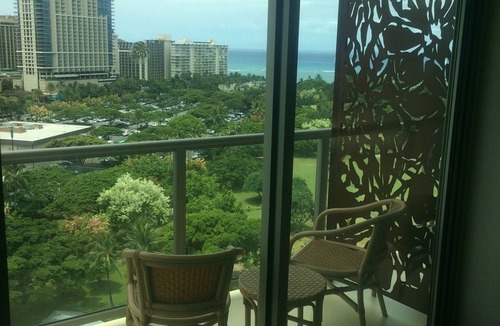 Waikiki Condo | Enjoy the Ocean View, Relaxing Beaches and Vibrant Night Life.