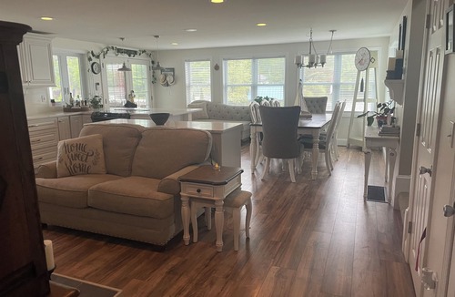 Derry House | Executive Lake Front, Hot Tub, Fire Pit, Floating Office, Infrared Sauna, Pets