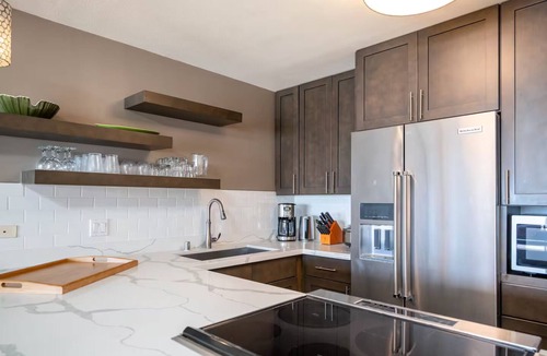 Honolulu Apartment | Expansive Ocean View-Steps to Beach-Free Parking
