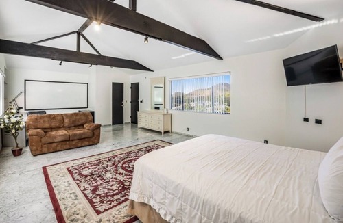 Kaneohe Villa | Exquisite Master Suite Plus Cozy Bedroom with 1.5 Baths, in Kaneohe Bay, Hawaii