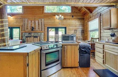 Bell Cottage | Fish & Float at Natural Springs! Log Cabin in Bell
