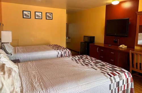 North Newport News Hotel | Four Simple Rooms w/Private Bath, Essentials, & Easy Attraction Access