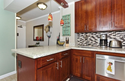 Waikiki Condo | Fresh Contemporary/Hawaiian Decor w/AC, Washer/Dryer, Wi-Fi, Pool, Parking!