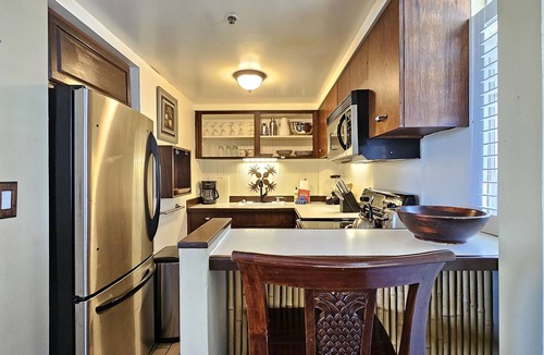 Diamond Head - Kapahulu - St. Louis Condo | Gold Coast Ocean View One Bedroom w/Full Kitchen & WiFi