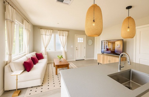 Ewa House | GOLF COURSE VIEWS - 2 Bed and 2.5 Bathrooms
