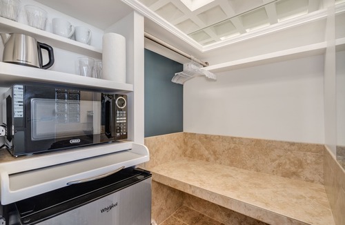 Diamond Head - Kapahulu - St. Louis Apartment | Gorgeous Diamond Head Penthouse Studio Stunning views, Private Balcony.