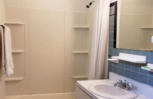 Upper Village Hotel | Gorham Motor Inn