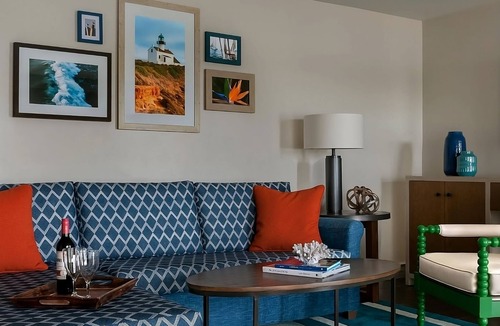 San Diego Hotel | Great Amenities! Five Pools Onsite! Close to San Diego Airport & Mission Beach!