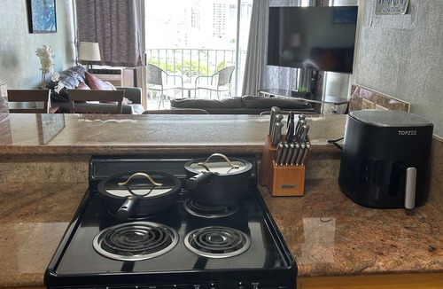 McCully - Moiliili Condo | Great Location in Waikiki! Views of mountains, city, and ocean!