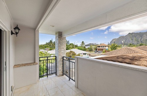 Waimanalo House | Great Price! 2600sf 5 bedroom 3 bath Gated New House Steps from Waimanalo Beach