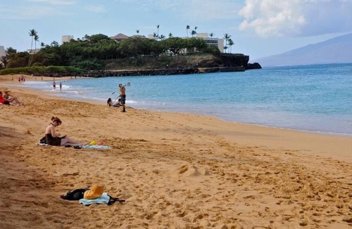 Kaanapali House | Great Relaxing Overnight Stay! 2 Ocean Front Units, w/ Balcony! Parking, Pool