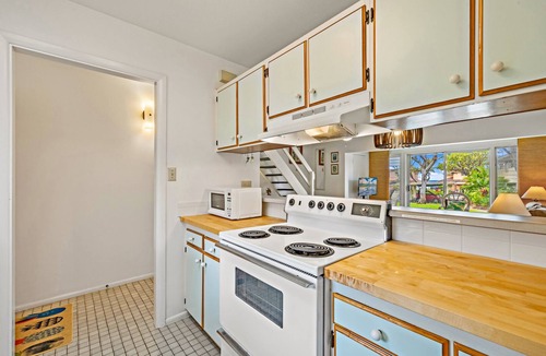 Historic Lahaina Front Street House | Great Value, 2-Bedroom on beautiful greenbelt Puamana #80-3, AC, pool.
