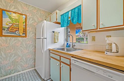 Historic Lahaina Front Street House | Great Value, 2-Bedroom on beautiful greenbelt Puamana #80-3, AC, pool.