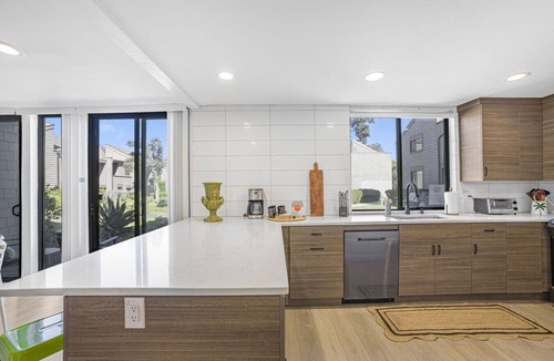 Solana Beach Villa | Green Flash, Bluff-siden Townhouse steps to beach