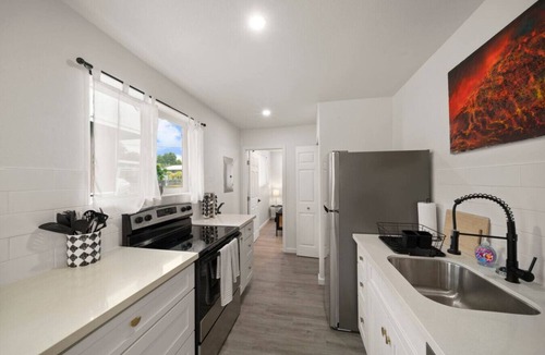 Hilo House | Hale Hideaway - 2 bed/1 bath
