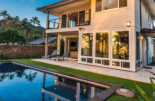 Laie House | Hale Kamalani - Oceanfront, Walk to Beach, BBQ , Lanai