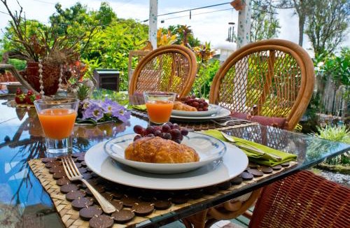 Hilo House | Hale Kawehi BnB Guesthouse