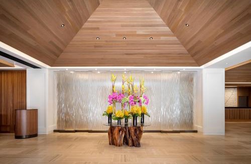 Waikiki Hotel | Halepuna Waikiki by Halekulani - NO RESORT FEE