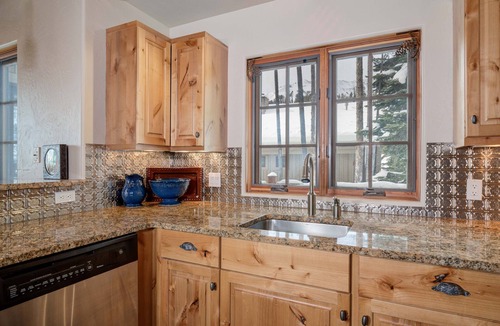 Big Sky Ski Chalet | Harvest Moon Haven | Premier Ski Access + Hot Tub