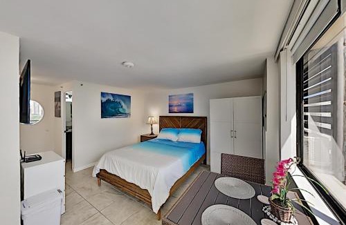 McCully - Moiliili Apartment | Hawaiian Monarch 1604 condo