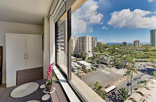 McCully - Moiliili Apartment | Hawaiian Monarch 1604 condo