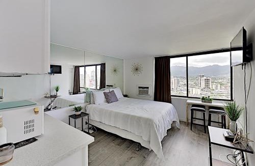 McCully - Moiliili Apartment | Hawaiian Monarch 2312 condo
