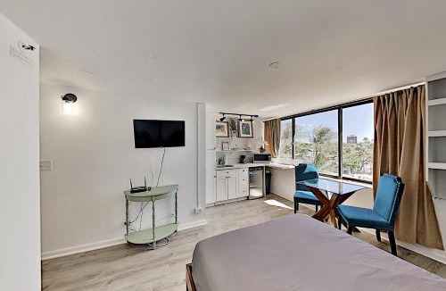 McCully - Moiliili Apartment | Hawaiian Monarch 805 condo