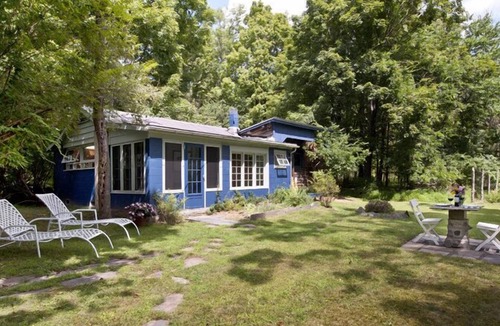 Woodstock Cottage | Herb Cottage-Historic Artist's Cottage in Woodstock: Wood Stove, Walk to Town!