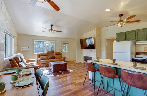 Meadow View Heights Cabin | High Noon Hideaway: Zion Cabin w/Fire Pit!