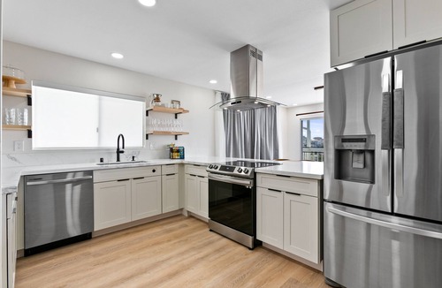 Kaimuki House | Honolulu Hillside Home - Ocean and Diamond Head Views