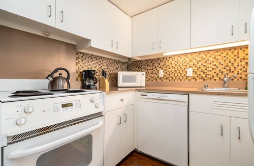 Waikiki Apartment | Huge Studio Unit with Lagoon View! #934