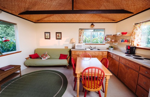 Hakalau Cottage | Hulili Tropical Fruit Farm- With over 200 five star reviews!