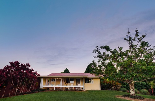 Hakalau Cottage | Hulili Tropical Fruit Farm- With over 200 five star reviews!