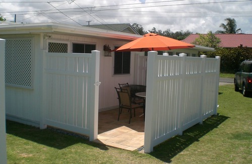 Waimanalo Apartment | If You Like Crowds, Don't Stay Here !.Sleeps 2 - Walk to Beach!