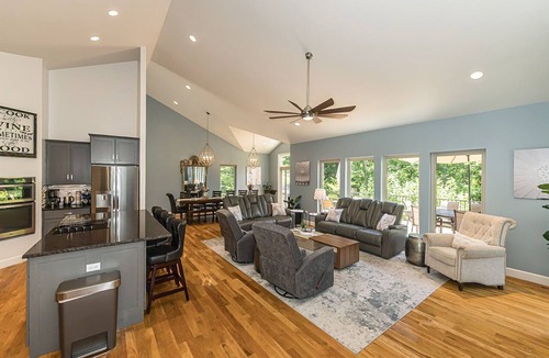Innsbrook House | Innsbrook Luxe Escape - Spacious Retreat, Hot Tub