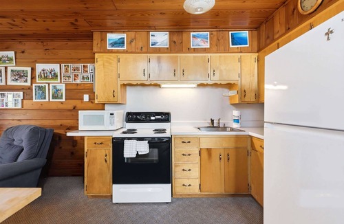 Stevensville Ski Chalet | Juniper Presents: Chalet #50 Near Courts & Family Resort Fun