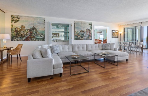 Waialae Iki Apartment | Kahala BEACH-FRONT Huge Apartment