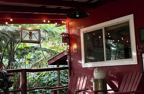 Kailua-Kona Cabin | Kaloko mountain cabin above Kona with hot tub and fireplace - rustic adventure!