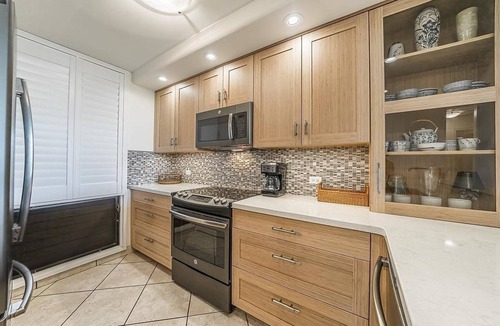 Kihei House | Kamaole Sands FRONT ROW OCEAN Building 10 unit 116