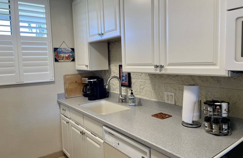 Maalaea Condo | Kanai A Nalu-Spectacular Whale Watching, Beachfront, Wifi & Split Air thru out