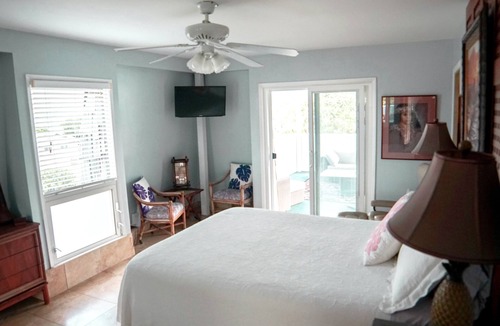 Kaneohe House | Kaneohe Bay B&B Waterfront & mountain views galore~saltwater pool