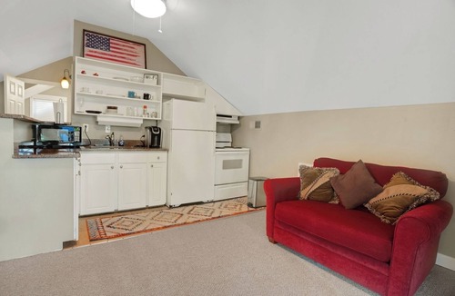 Gilbert Apartment | Lakefront Gilbert Suite | Balcony + WiFi